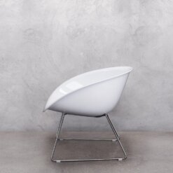Gliss Lounge chair - Witte kunststof zitschaal op slede frame. Bureaustoelen MKB