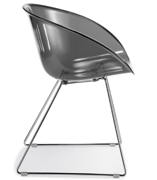 Gliss chair van Pedrali met sledefarme en smoke kleur kuip Pedrali | Bureaustoelenmkn