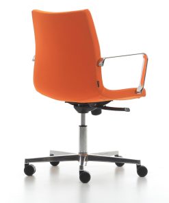 Sumo Chair met kruisvoet, hoogte verstelbaar dmv gasveer met armleggers, achterklant. Bureaustoelen MKB