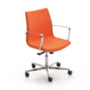 Sumo Chair met kruisvoet, hoogte verstelbaar dmv gasveer met armleggers stof orange. Bureaustoelen MKB
