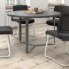 Plan-A vergadertafel met stoelen, afmeting rond 120 cm, zwart onderstel en zwart blad. Narbutas | Bureaustoelen MB