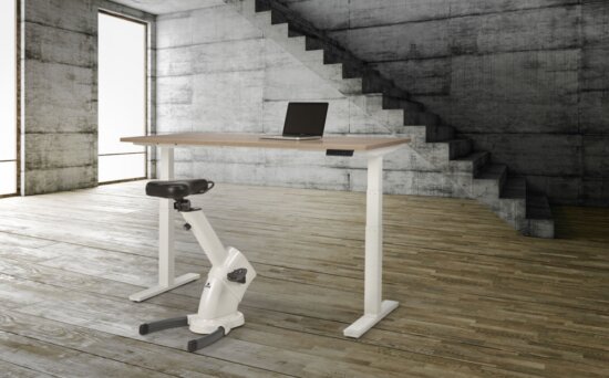 Max zit sta bureau tot 130 cm, bedienbaar met App. Bureaustoelen MKB