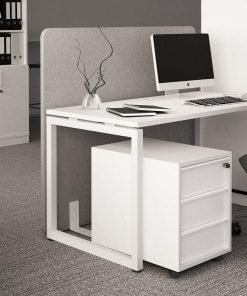 Bureau Nova 74 met zwarte O-poten en Amber blad Narbutas | BureaustoelenMKB