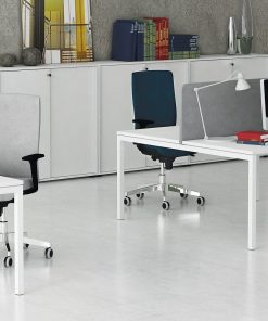 Bureau Nova 74 solo en bench met witte N-poten en wit blad | Narbutas | Bureaustoelen MKB