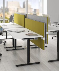 Modus scherm aan bureau, twee kleurig, zit-sta werkplek en Ergo Wind Bureaustoel. Bureaustoelen MKB