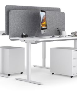 Scherm 530 op wit Easy bureau. Bureaustoelen MKB