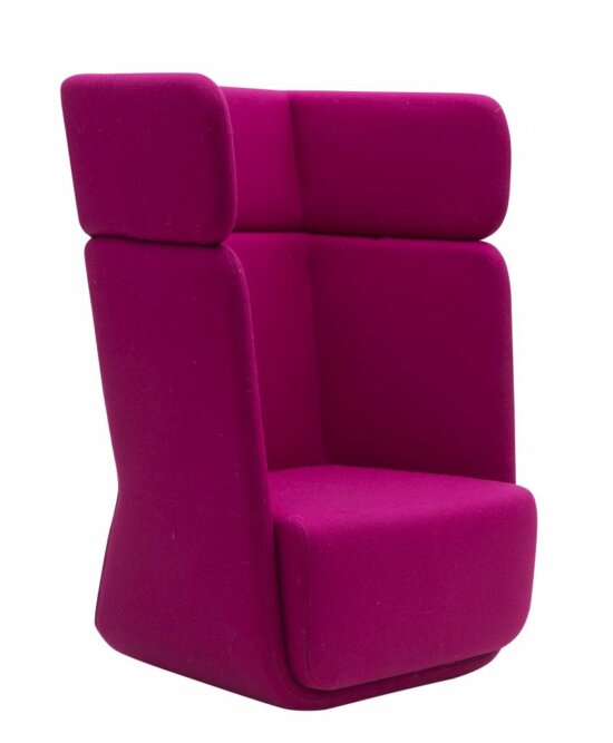 Basket Chair hoge rug, stofeur paars. Bureaustoelen MKB