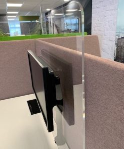 Plexi beeldscherm achter