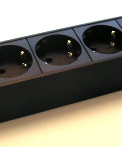 220 V stekkerdoos met 4 aansluitingen. Bureaustoelen MKB